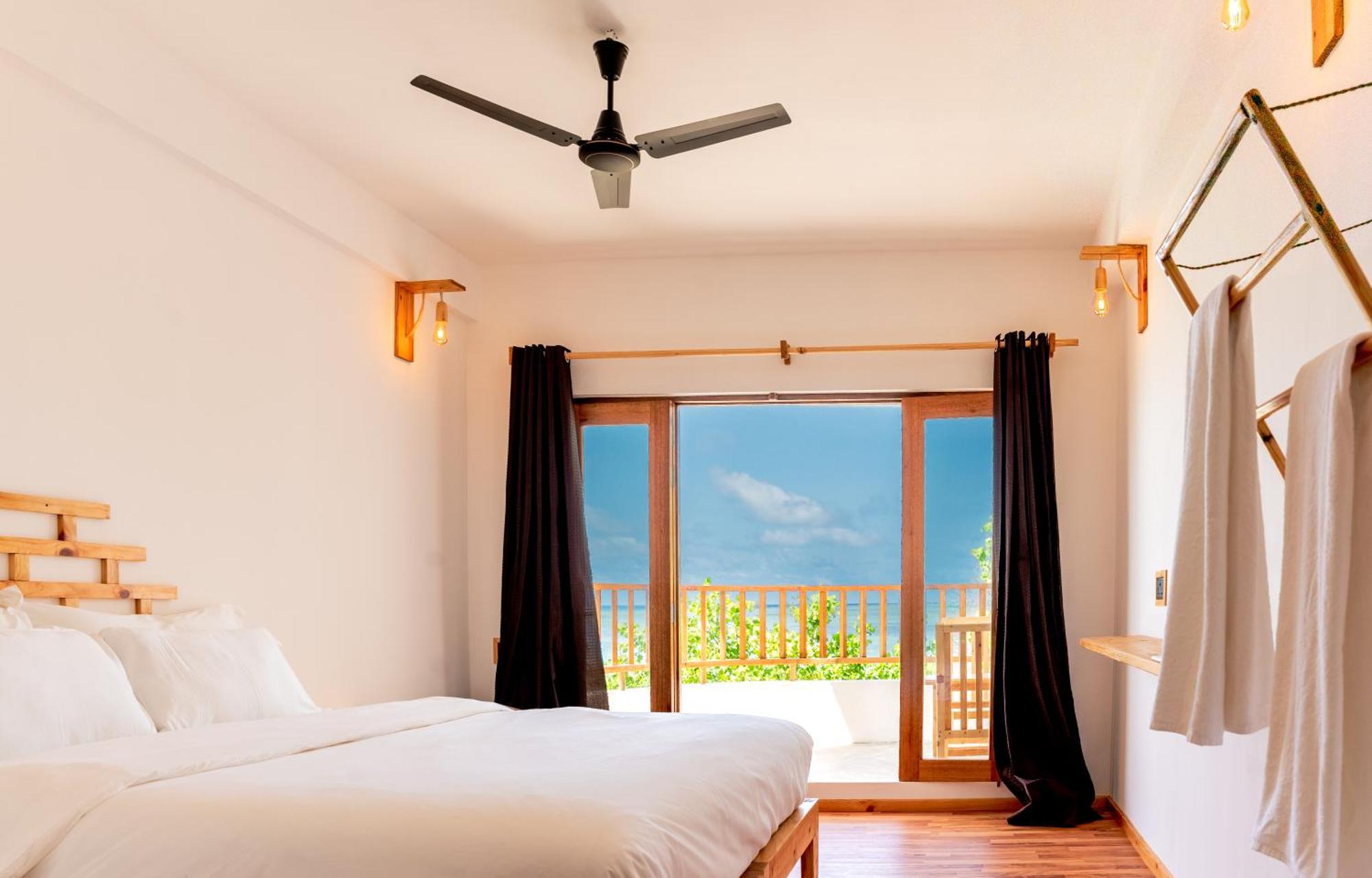 Manta Sea View Himandhoo Hotel Exterior photo